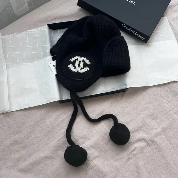 CHANEL | Accessories | Auth Bn Chanel 25b Cc Logo Ear Warmer 